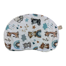 Load image into Gallery viewer, Handmade, washable burp cloth. Baby zoo animals.