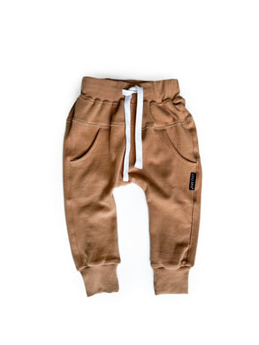Comfortable stretchy joggers in nutmeg color