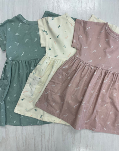 Breathable, high-quality girl's dresses with pockets.