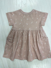 Load image into Gallery viewer, High quality cotton girls&#39; dress in dusty rose color and pockets.