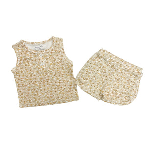 Girls organic shorts and tank top set with retro style and floral print.